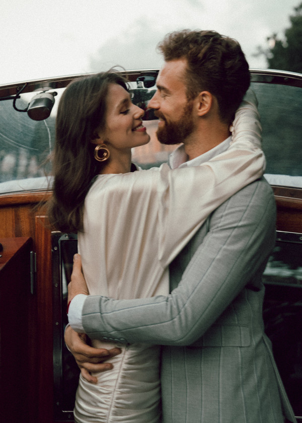 Предсвадебная съемка на катере в Санкт-Петербурге