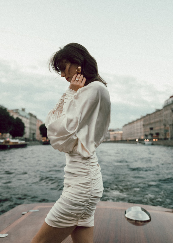 Предсвадебная съемка на катере в Санкт-Петербурге