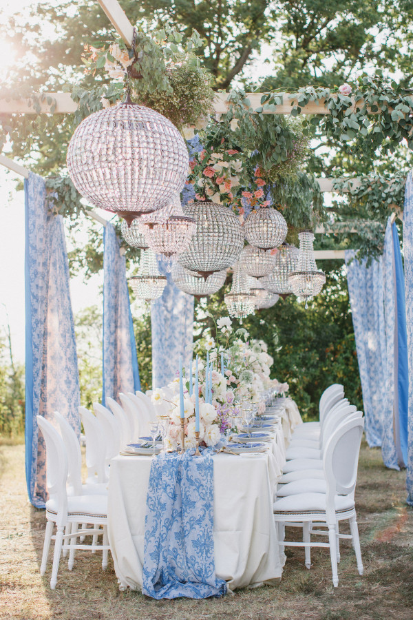 Итальянский свадебный ужин под оливковыми деревьями