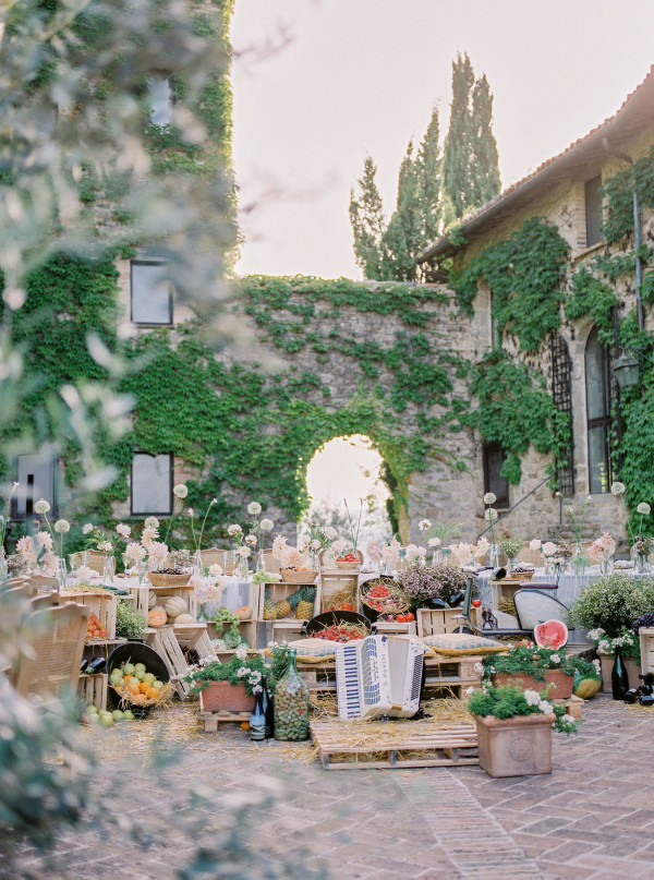 Итальянский свадебный ужин под оливковыми деревьями