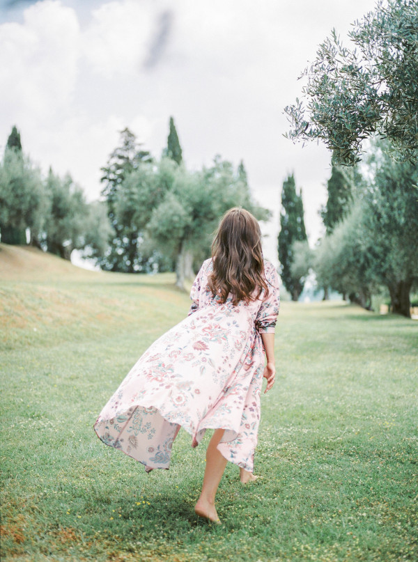 Итальянский свадебный ужин под оливковыми деревьями