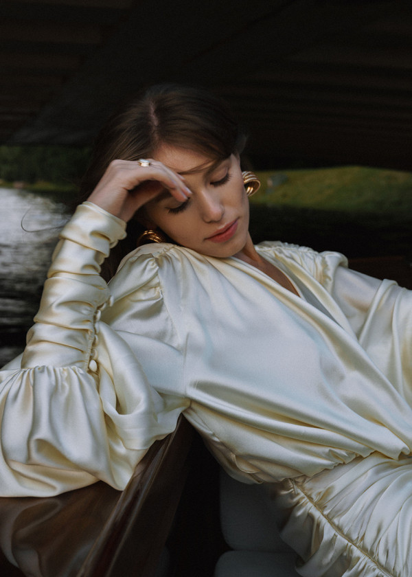 Предсвадебная съемка на катере в Санкт-Петербурге