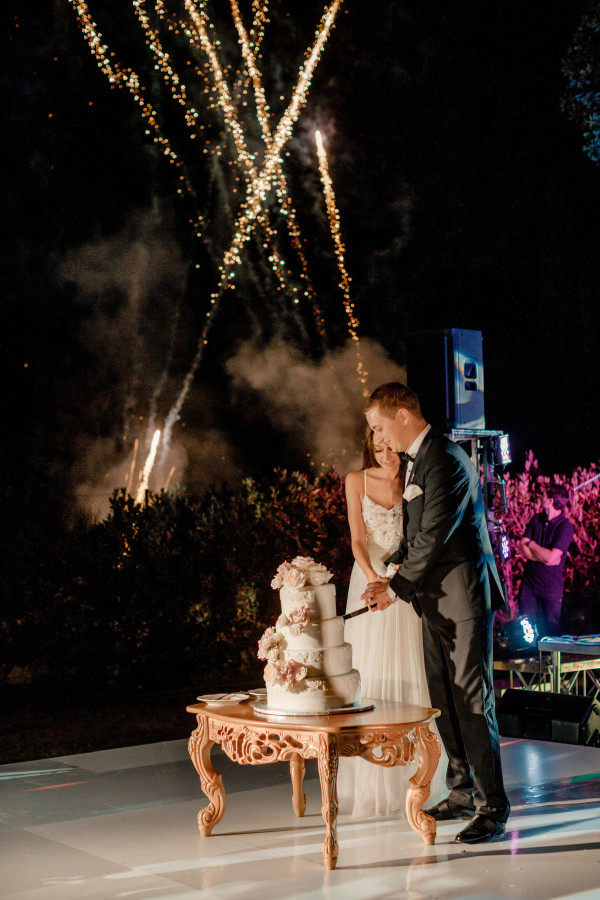 Итальянский свадебный ужин под оливковыми деревьями