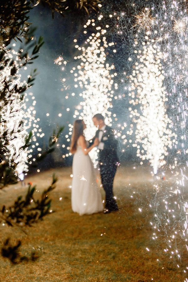 Итальянский свадебный ужин под оливковыми деревьями