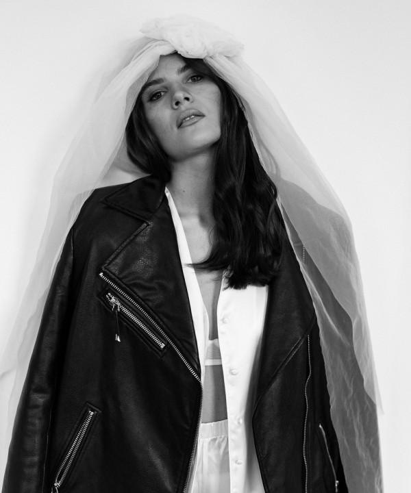 Что надеть поверх свадебного платья осенью