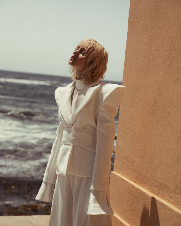 Что надеть поверх свадебного платья осенью