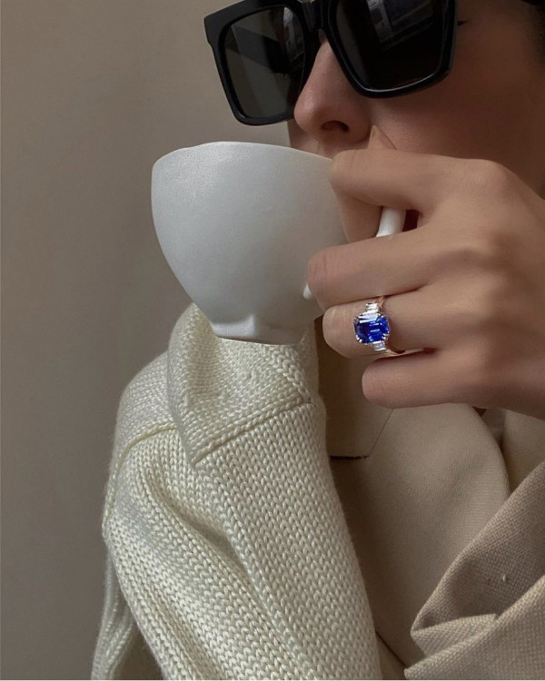 Новый тренд — помолвочные кольца с большими