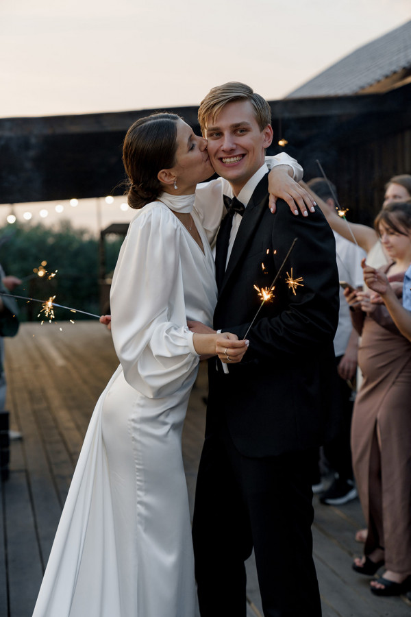 Из города на природу: свадебный ужин в