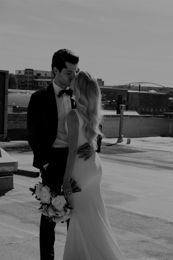 Свадьба в Чикаго с черно-белым дресскодом