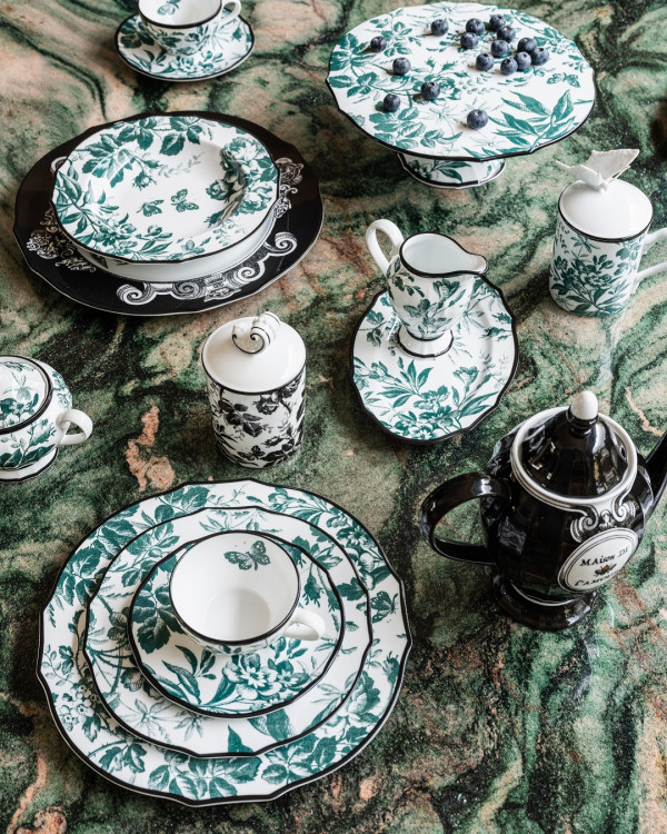 Где купить подарок на свадьбу?