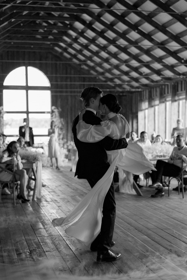 Из города на природу: свадебный ужин в