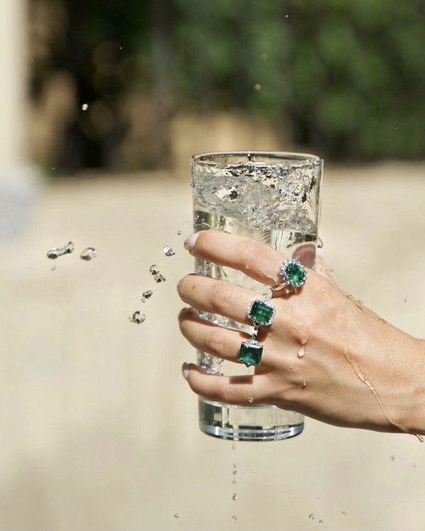 Новый тренд — помолвочные кольца с большими