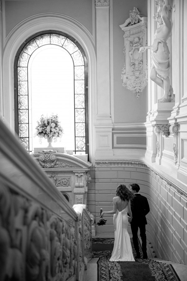 Стильные черно-белые кадры из загса