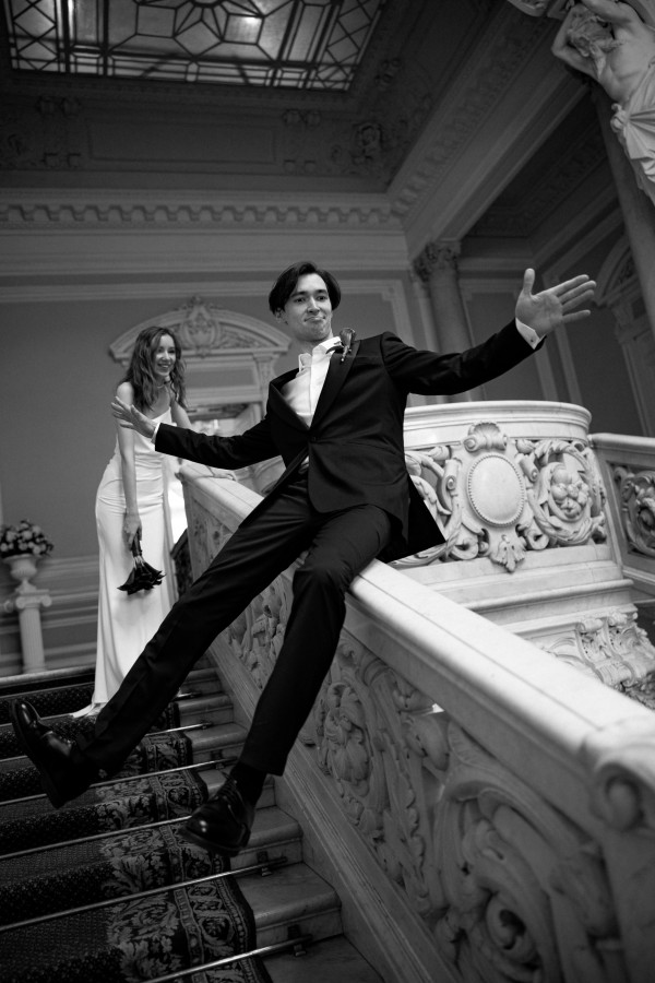 Стильные черно-белые кадры из загса