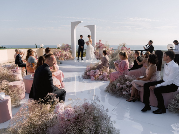 Свадьба на берегу у неба