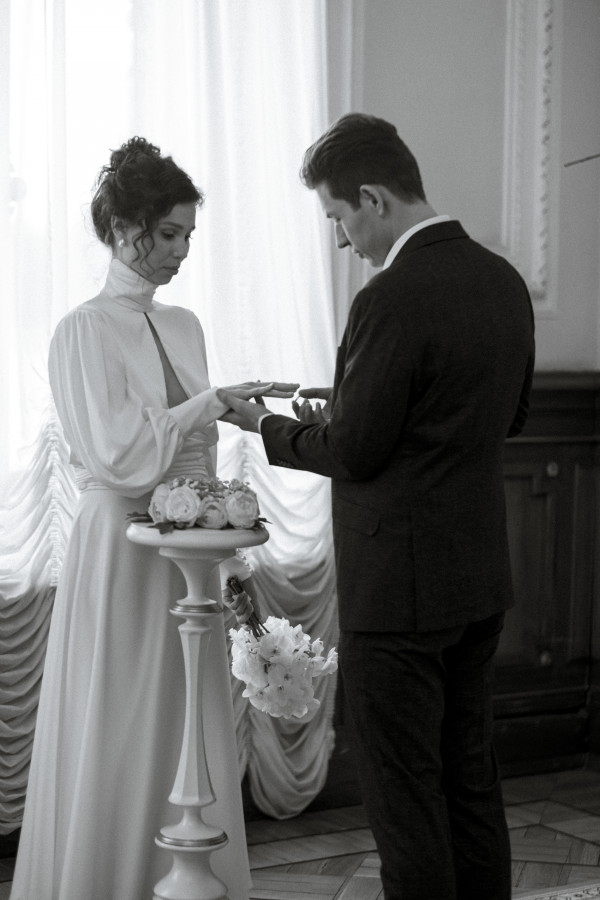 Свадебная серия в пасмурном Петербурге от Анны