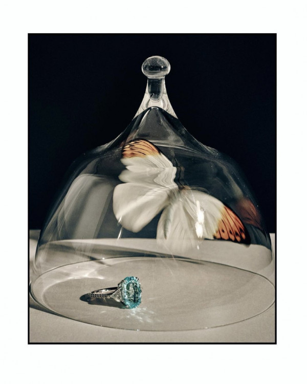 Новый тренд — помолвочные кольца с большими