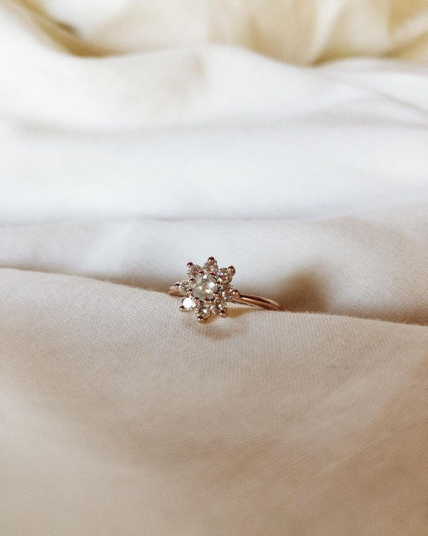 Помолвочные кольца от дизайнеров из разных уголков