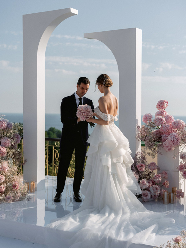 Свадьба на берегу у неба