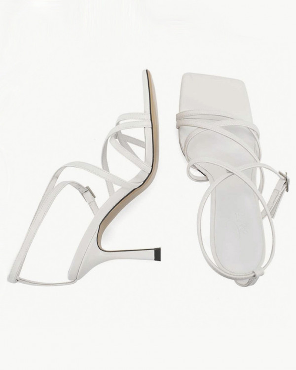 Где искать идеальные белые босоножки, если нужно