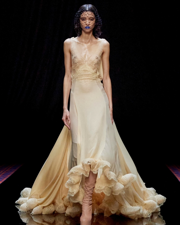 Идеи нарядов для невест с осенних показов