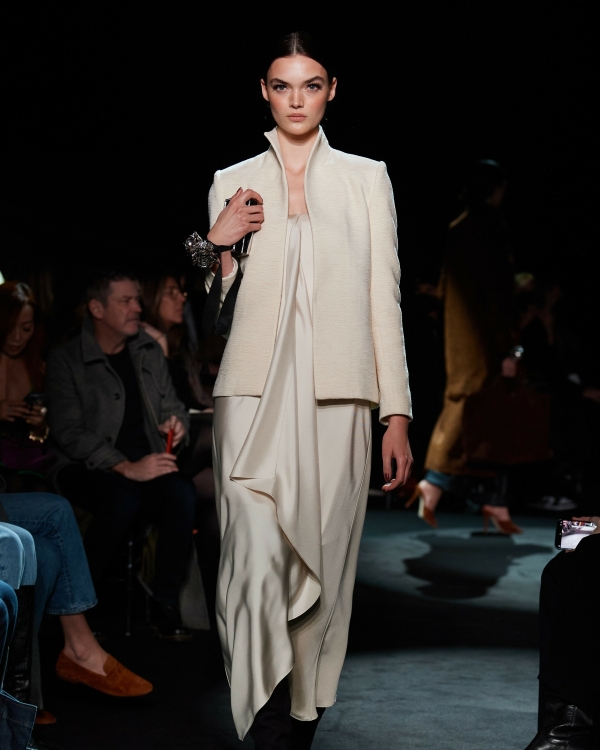 Идеи нарядов для невест с осенних показов