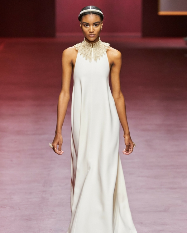 Идеи нарядов для невест с осенних показов