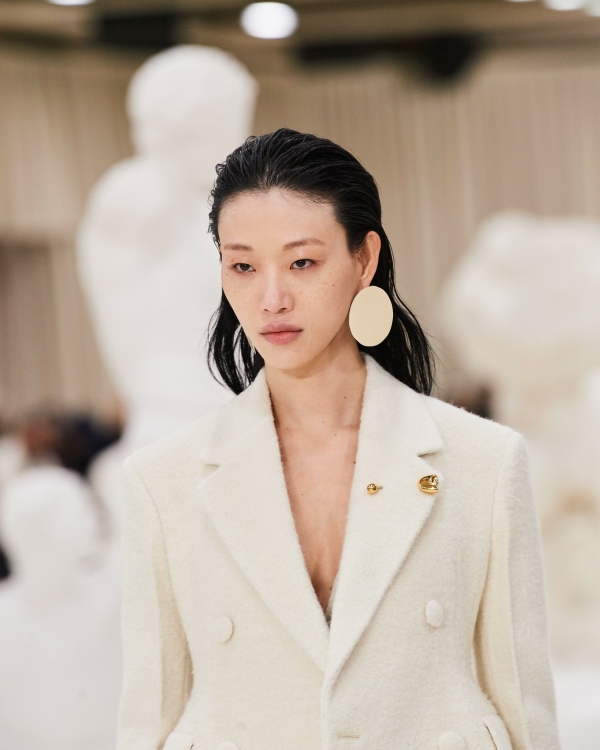 Идеи нарядов для невест с осенних показов