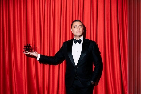 Ведущие Олег Савельев