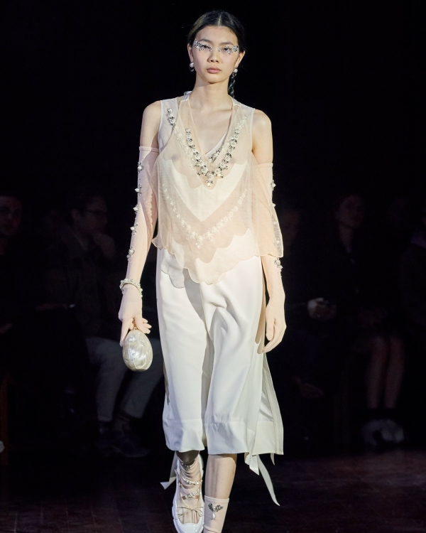 Идеи нарядов для невест с осенних показов