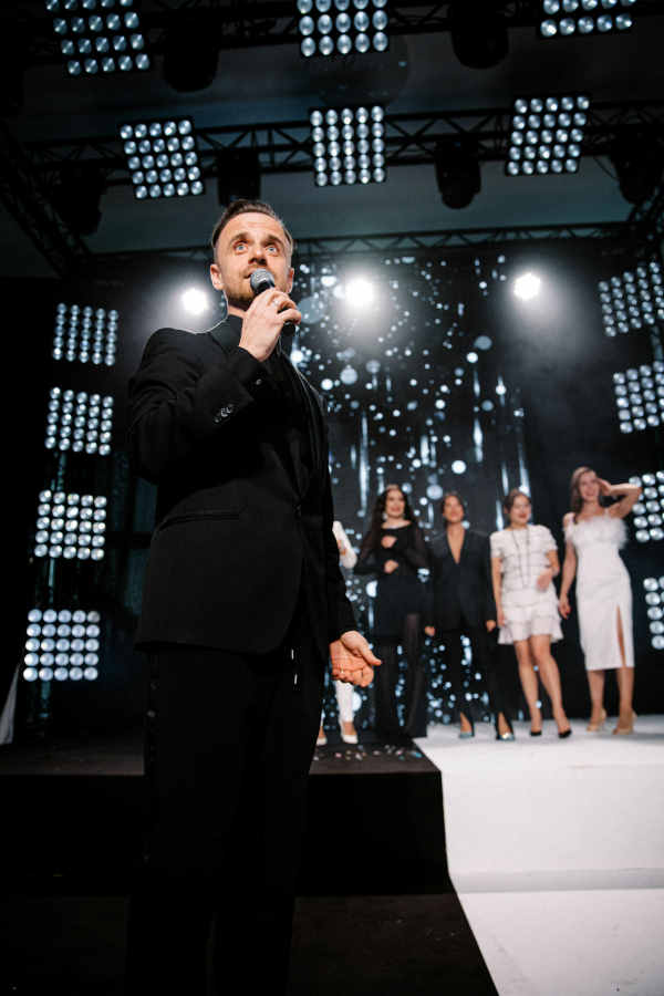 Ведущие Михаил Белянин