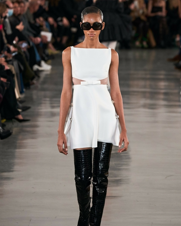 Идеи нарядов для невест с осенних показов