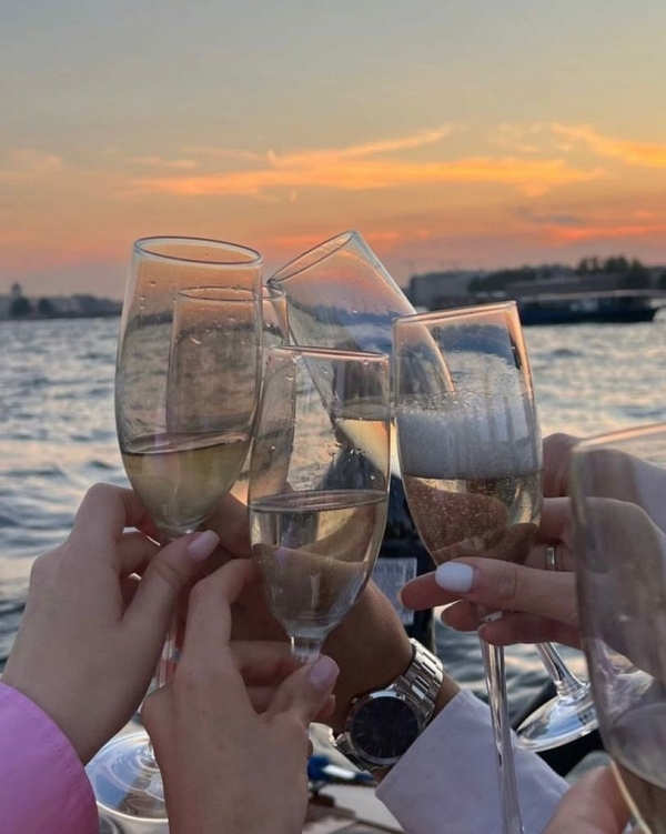 Как отметить девичник в Питере?