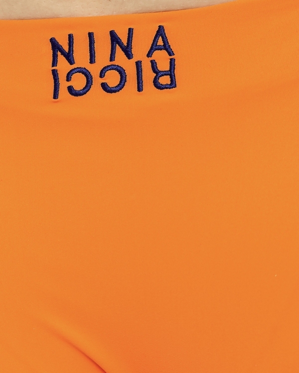 Неоновый купальник, как у Ирины Шейк, —