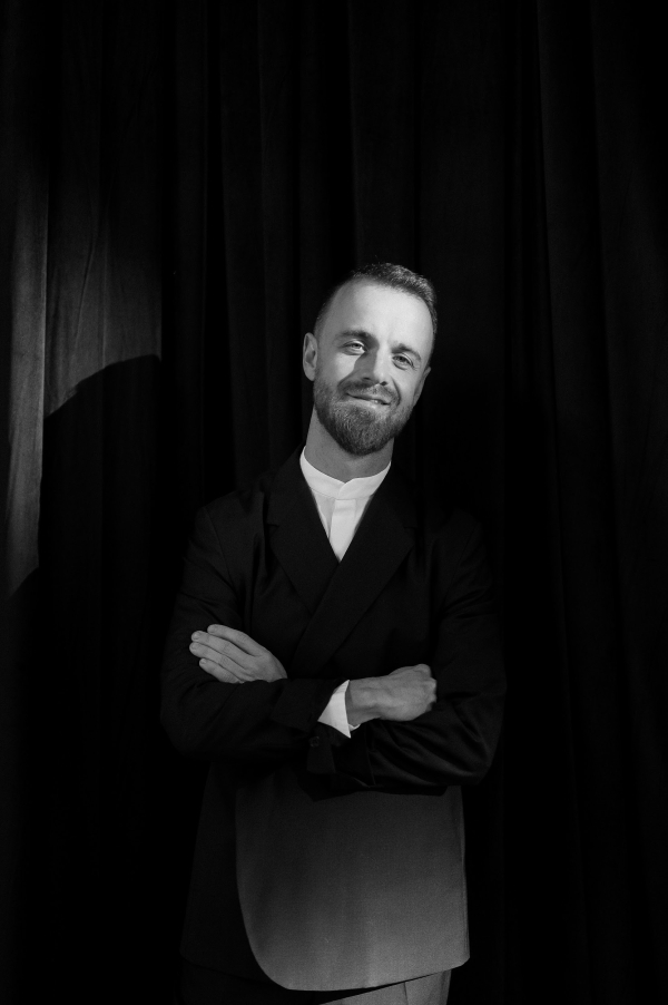 Ведущие Михаил Белянин