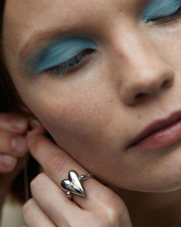 Где найти помолвочное кольцо с нестандартным дизайном?