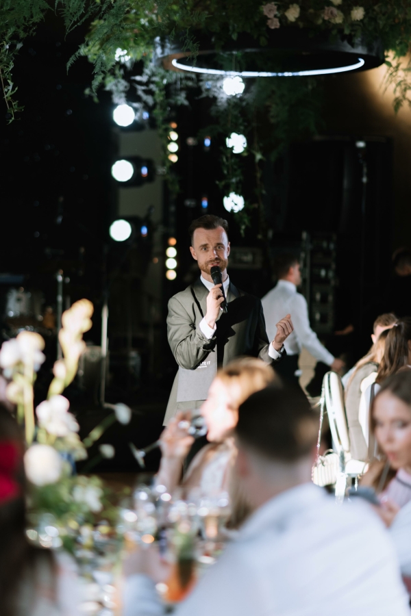 Ведущие Михаил Белянин