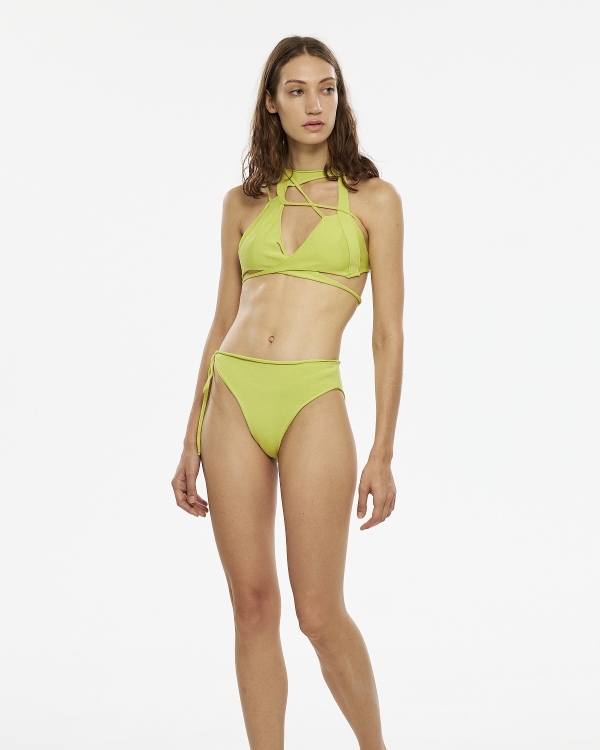 Неоновый купальник, как у Ирины Шейк, —