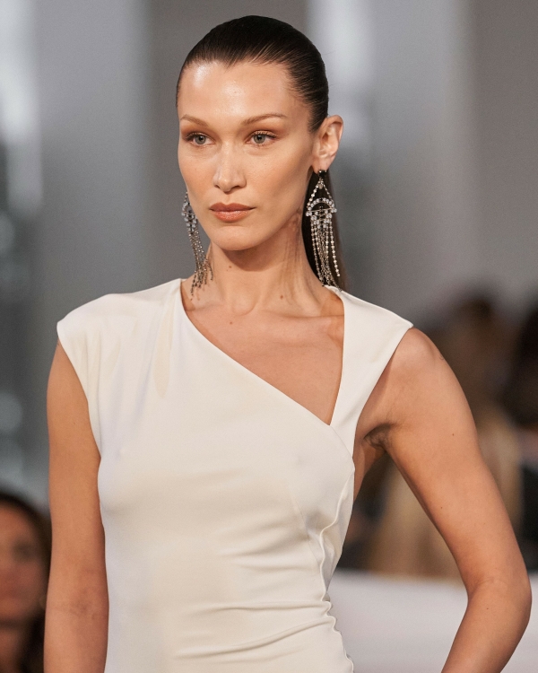 Идеи нарядов для невест с осенних показов