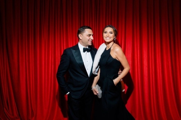 Ведущие Олег Савельев