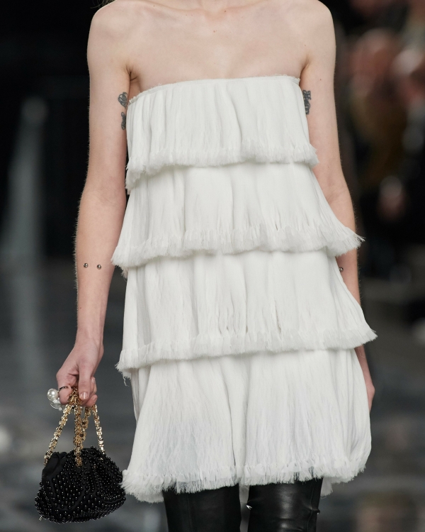 Идеи нарядов для невест с осенних показов