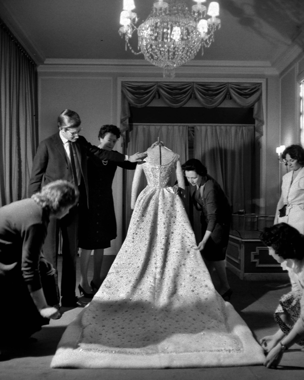 Свадебные платья Ива Сен-Лорана, которые вдохновят современных