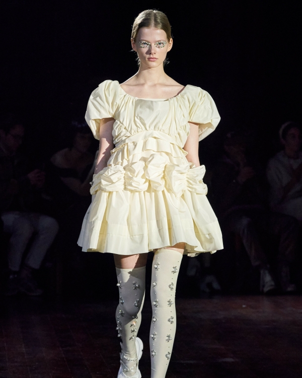 Идеи нарядов для невест с осенних показов