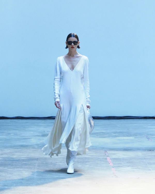 Идеи нарядов для невест с осенних показов