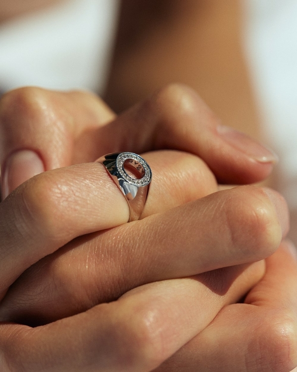 Где найти помолвочное кольцо с нестандартным дизайном?