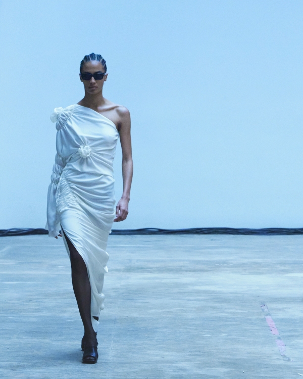 Идеи нарядов для невест с осенних показов