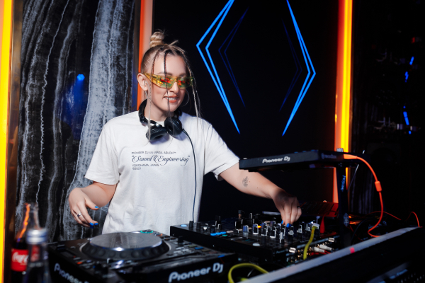 Диджеи Лена Зозуля