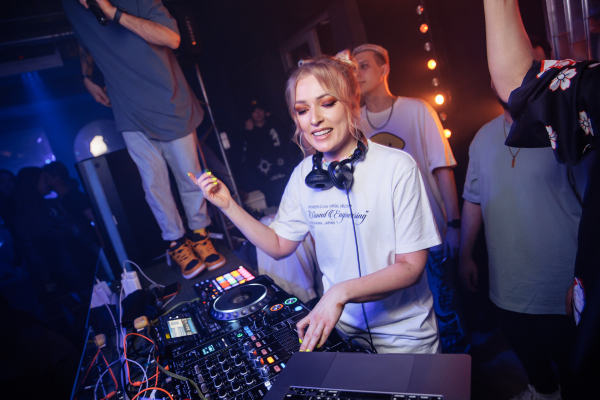 Диджеи Лена Зозуля