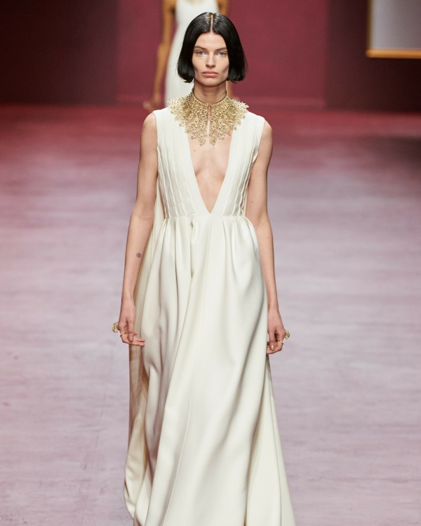 Идеи нарядов для невест с осенних показов