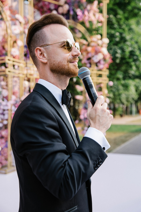 Ведущие Михаил Белянин